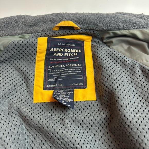 Abercrombie & Fitch Yellow Performance Jacket Weather-Resistant - Picture 7 of 9